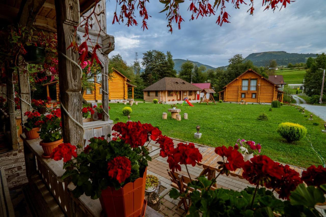 Casutele Din Moisei Hotel ภายนอก รูปภาพ