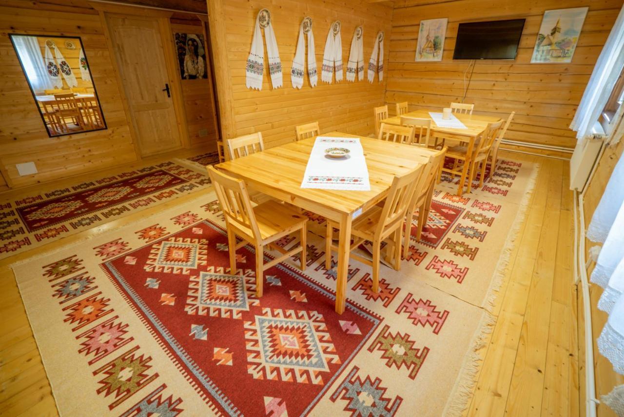 Casutele Din Moisei Hotel ภายนอก รูปภาพ