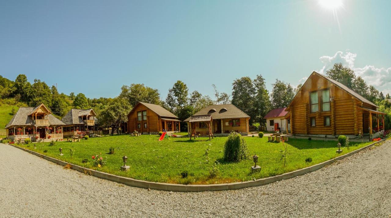Casutele Din Moisei Hotel ภายนอก รูปภาพ