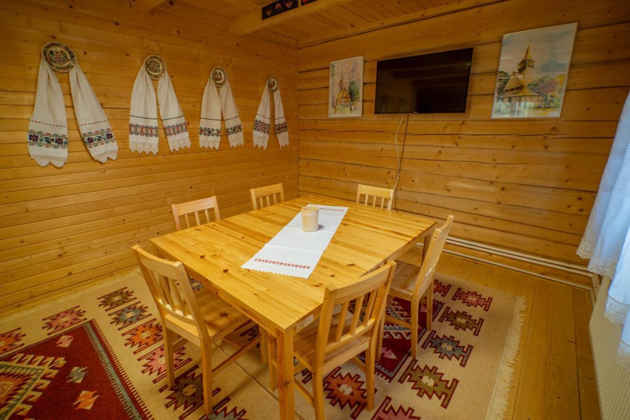 Casutele Din Moisei Hotel ภายนอก รูปภาพ